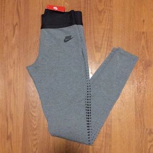 NWT Nike Stirrup Leggings